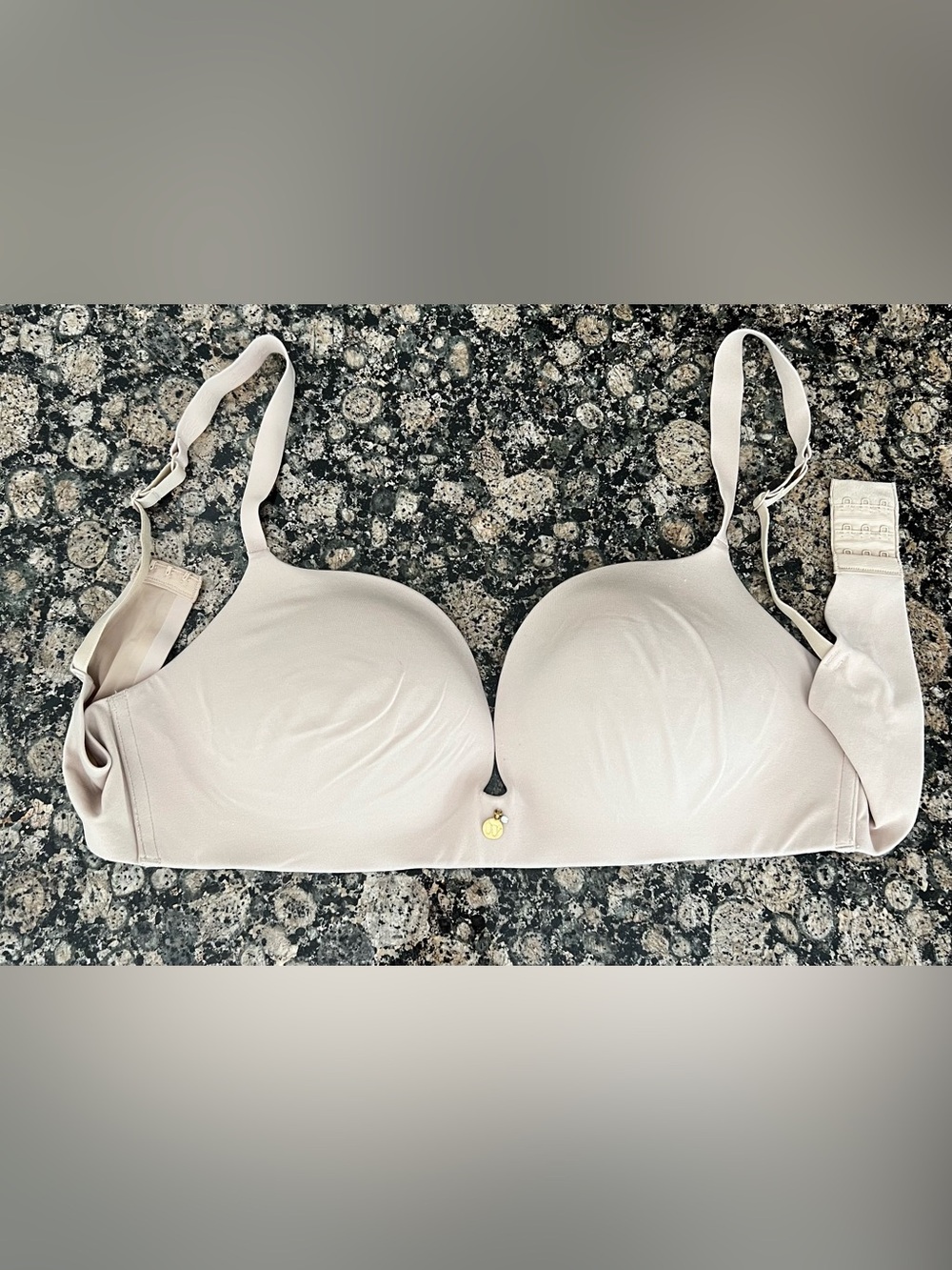 Wonderbra‎ Light Beige Seamless T-Shirt Bra with Charm